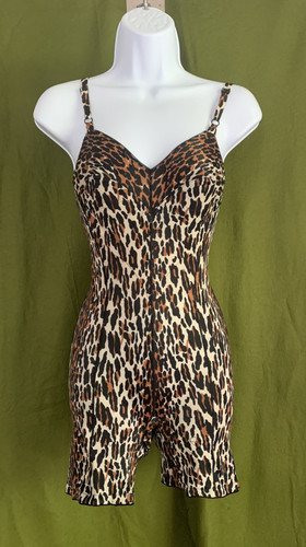 Vtg vanity fair leopard - vanity,