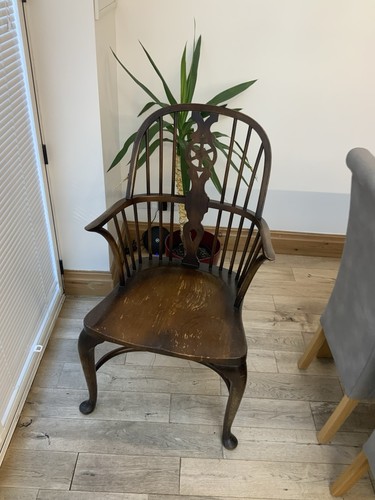 Hoop back windsor chair - ￼,