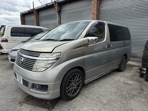 Breaking nissan elgrand - nissan,