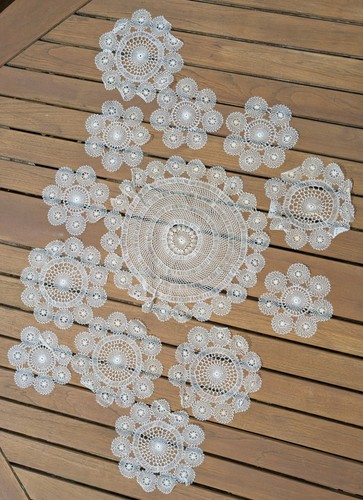 Vintage hand crocheted - hand, lace