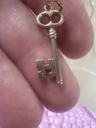 Vintage 9ct gold key pendant - vintage,