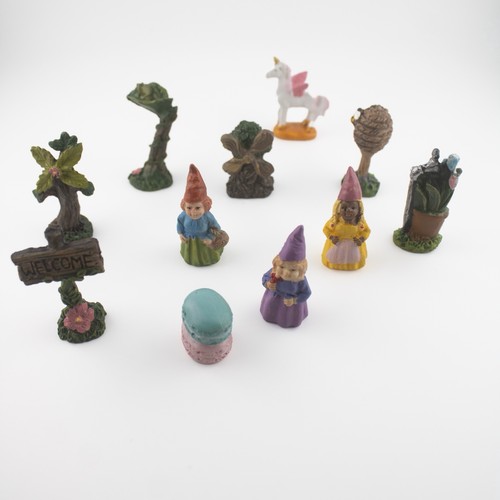 Vintage style resin mini - style,