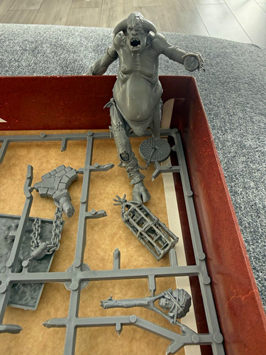 Warhammer giant unassembled - warhammer,