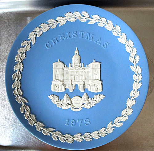 Wedgwood blue white - &,