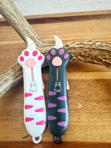 Cute cat paw - paw, cutter