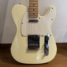 Popular Model Squier by Fender