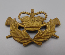 ORIGINAL QUEENS CROWN GENERAL POST OFFICE ROYAL MAIL POSTMAN CAP BADGE