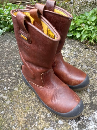 Size dewalt rigger boots - 8,