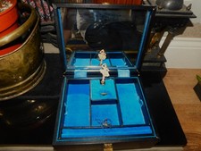VINTAGE MUSICAL JEWELLERY BOX