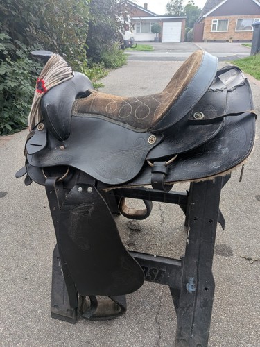 Black western trail saddle - black,