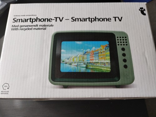 Retro smartphone magnifier - smartphone, tv