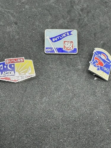Vintage butlins badges - vintage,