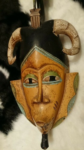Hand carved wooden baule - hand,