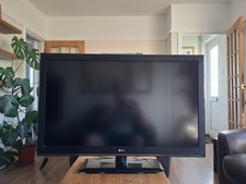 LG 42CS460 42" 1080p HD LCD Television + Stand + Remote.  Spares or repair.