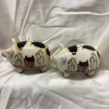 Pig salt and pepper shakers/pots with house pattern 