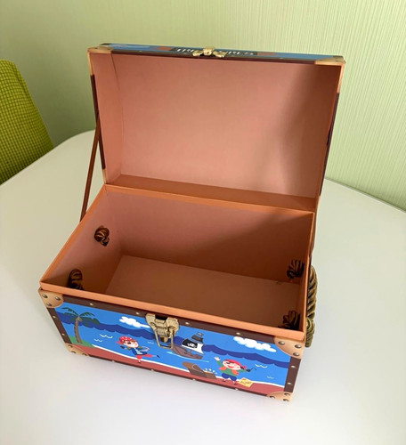 Pirate wooden treasure chest - treasure,