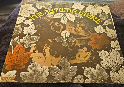 Small faces the autumn - -, stone