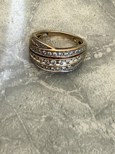 9ct gold diamond ring - 9ct,