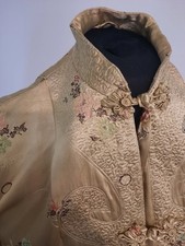 Beautiful Vintage Chinese Gold Silk Embroidered Robe    Size 38