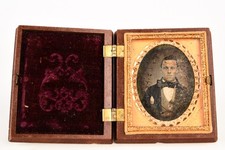 Daguerreotype - Young Gentleman in 1/9 Plate S.Peck Molded Union Case V21