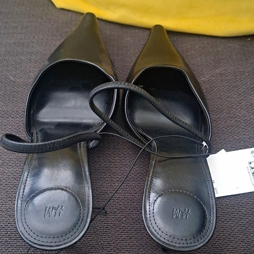 Women black pointed - black,