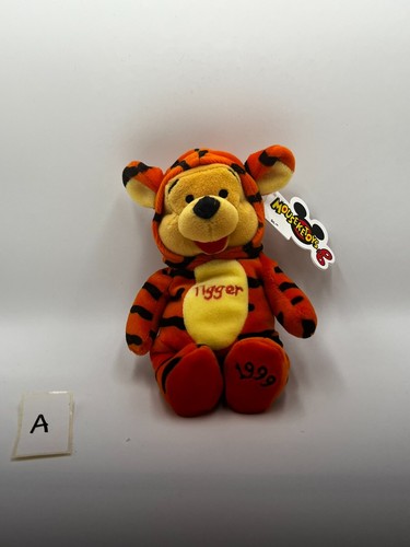Disney store pooh - pooh, bear