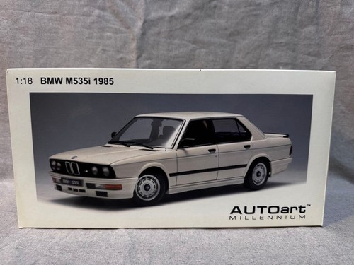 Autoart bmw m535i 1985 - 1:18,