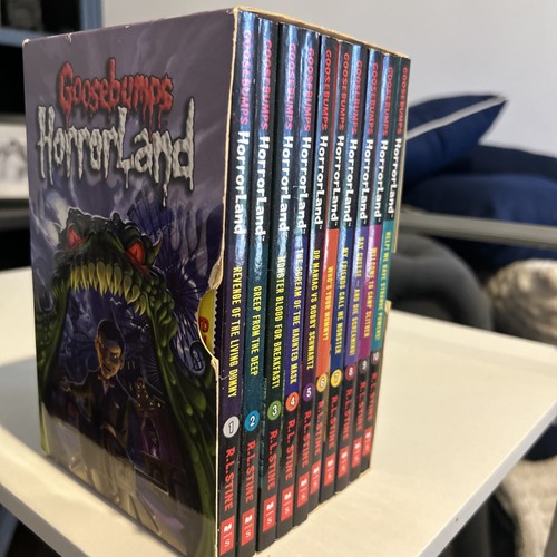 Goosebumps horrorland series - goosebumps,