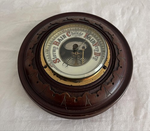 Lovely round antique wooden - antique,