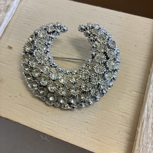 Vintage crescent moon brooch - vintage,