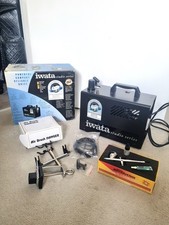 Iwata Studio Smart Jet Pro Compressor / Airbrush Revolution CR / Hanger Holder
