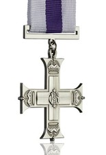 Miniature Replica Military Cross Medal & Ribbon. Award/Decoration/Gallantry