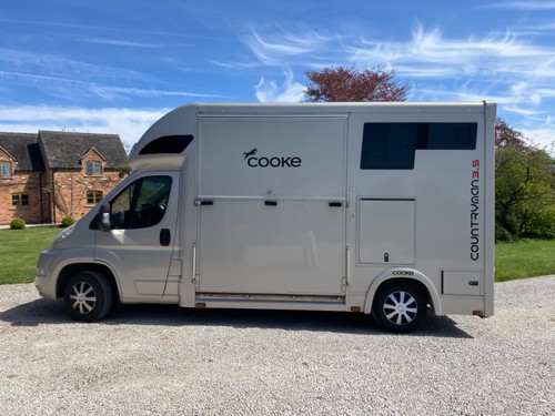 Tonne cooke horsebox in - 3.5,