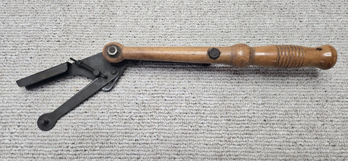 Vintage clay pigeon skeet hand - clay,