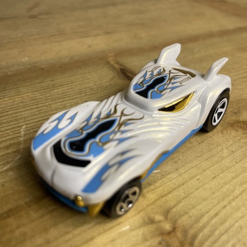 Hot wheels howlin heat white - howlin,