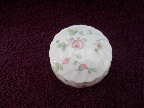 Wedgwood rosehip pattern - rosehip,