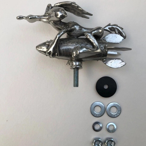 Car ornament wile coyote - wile, e