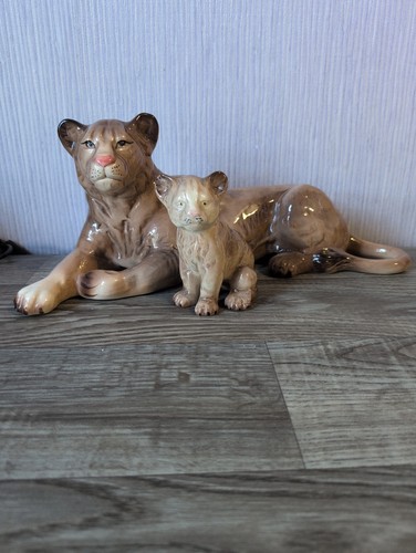 Large melba ware lioness - lioness, cub