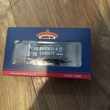 BACHMANN  - 7 PLANK WAGON w