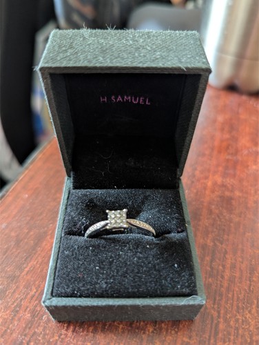 Samuel ring and box - h,