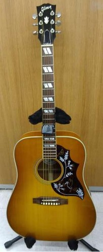 Gibson hummingbird - gibson, 23