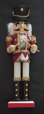 2x wooden Nutcracker figures