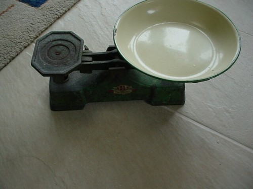 Vintage kitchen scales - , with