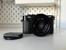 Sony RX1R II 42MP Full Frame Compact Camera - Zeiss Sonnar 35mm f/2 - Mark 2