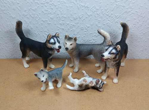 Schleich husky family figures - husky,
