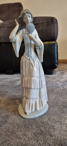 Nao lladro self reflection - by,