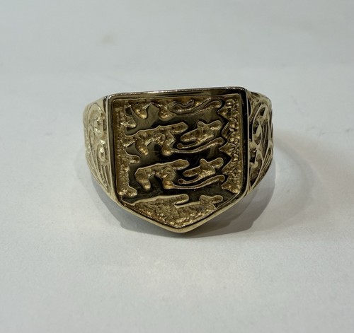 9ct yellow gold - yellow, lions