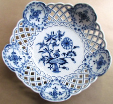 MEISSEN PORCELAIN BLUE & WHITE ONION PATTERN ROUND PIERCED BOWL (10919)