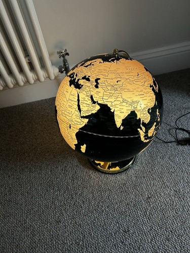 Wild wolf 12in globe table - wolf,