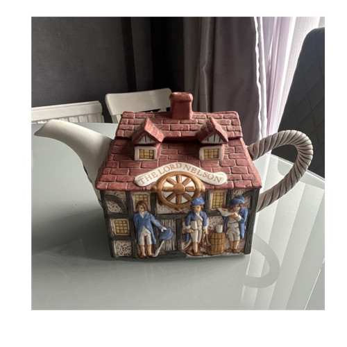 Christopher wren pub teapot - wren,